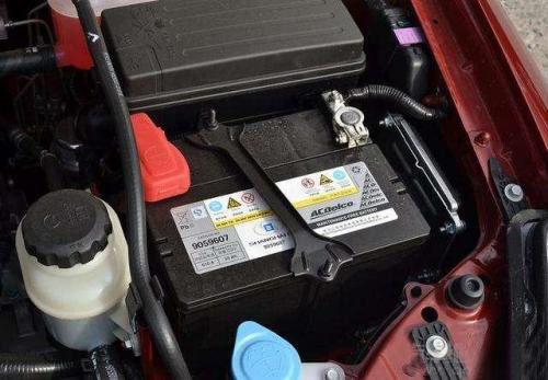 汽车电瓶总亏电？那是你没了解这些汽车蓄电池维护保养方法